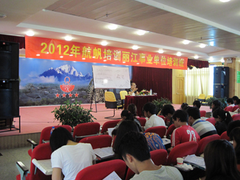 航帆培訓(xùn)2012年麗江市事業(yè)單位招聘考試培訓(xùn)課堂實(shí)況照片3