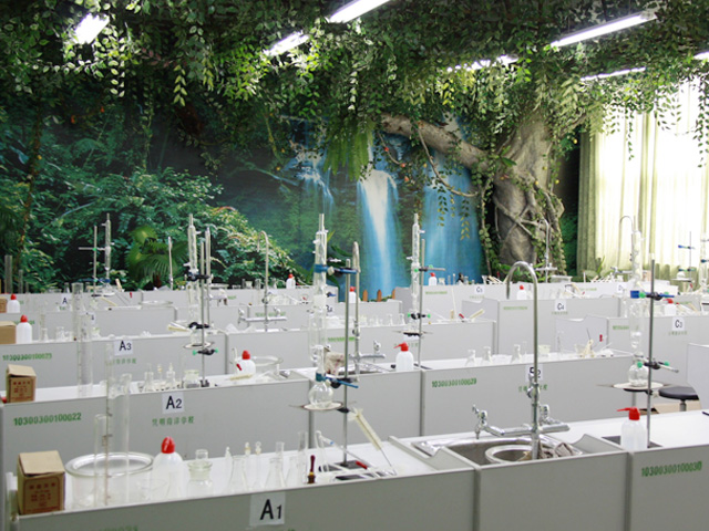 云南新興職業(yè)學院_環(huán)境優(yōu)美的實驗室內一角