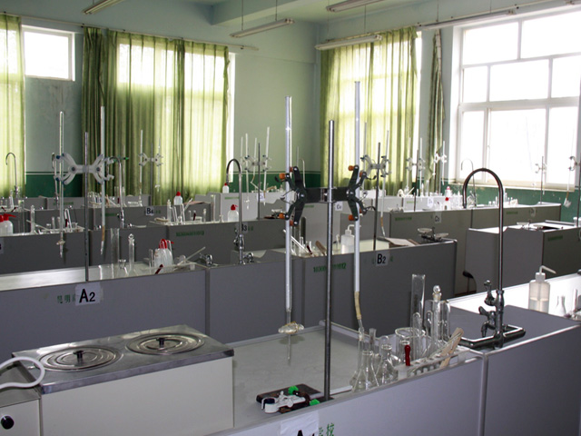 云南新興職業(yè)學院_制藥與藥品營銷基礎課程實驗室
