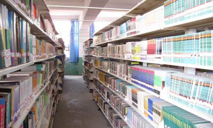 云南新興職業(yè)學院_西校區(qū)圖書館內一角