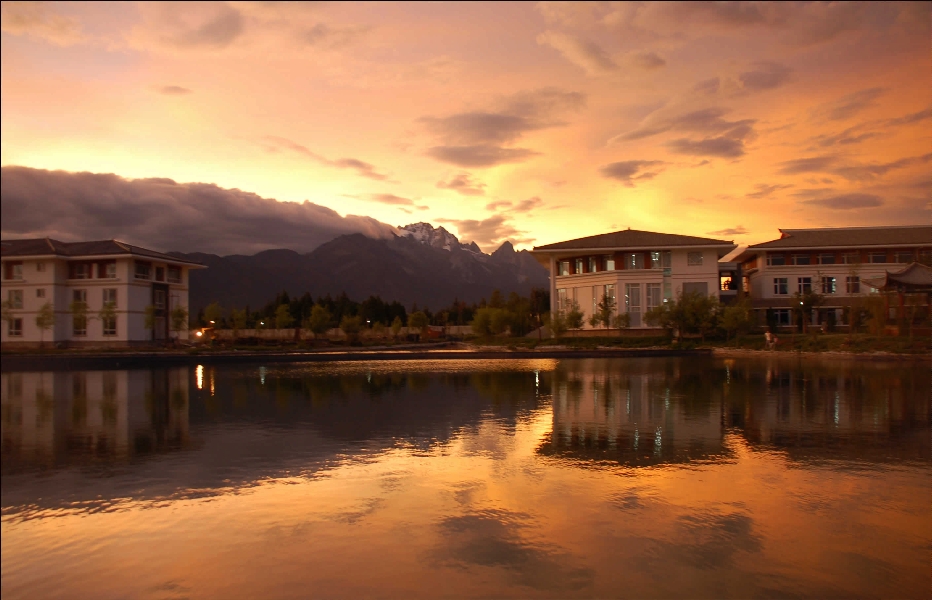 云南大學(xué)旅游文化學(xué)院&mdash;&mdash;校園景觀圖(秋日)