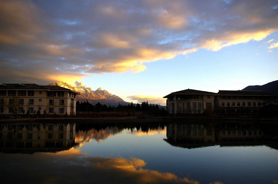 云南大學(xué)旅游文化學(xué)院&mdash;&mdash;校園景觀圖(暮色)