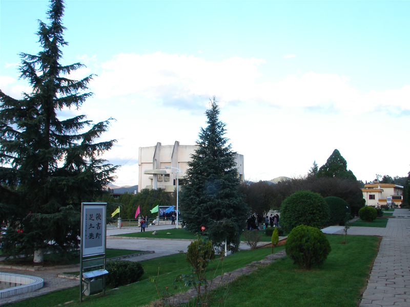 楚雄醫(yī)藥高等?？茖W(xué)校_校園風(fēng)光