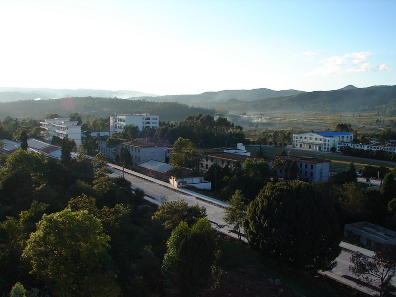 楚雄醫(yī)藥高等?？茖W(xué)校_校園一角