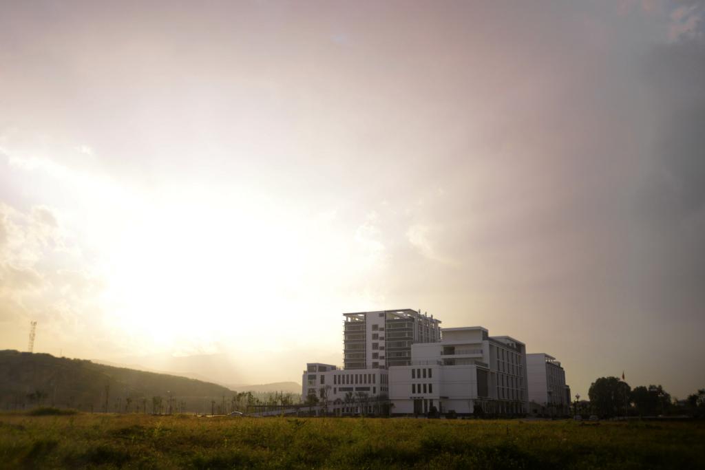 紅河衛(wèi)生職業(yè)學(xué)院&mdash;&mdash;校園風(fēng)光綜合樓